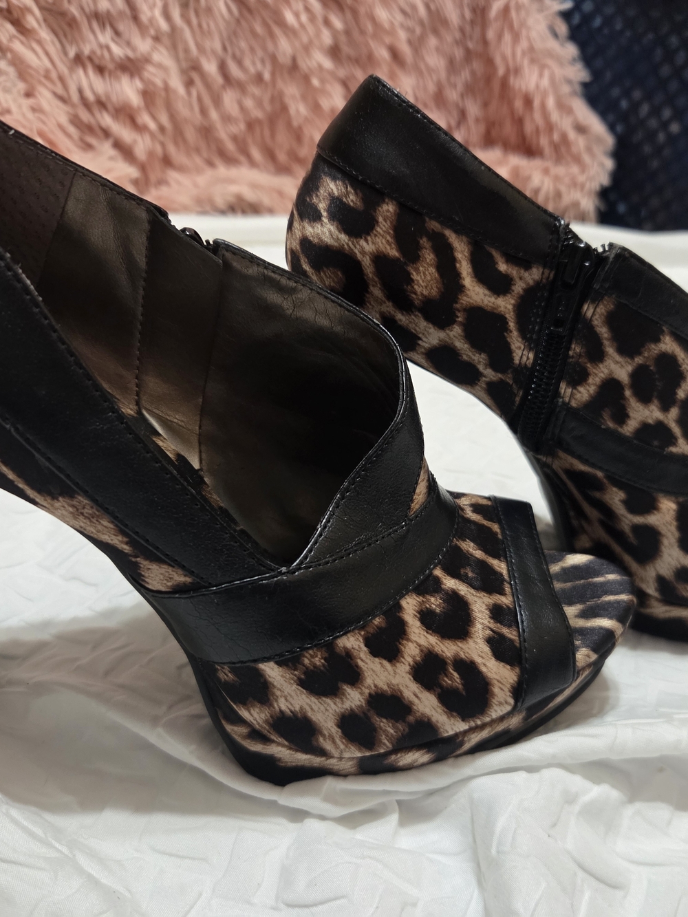 Carlos Leopard Print Peep-Toe Heels Pumps 8 Comfortable Sb1